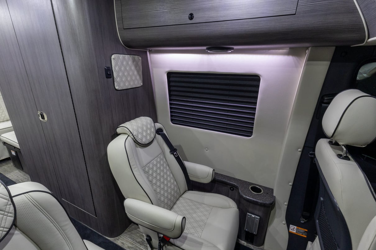 2025 OGV LUXURY COACH gallery image-18