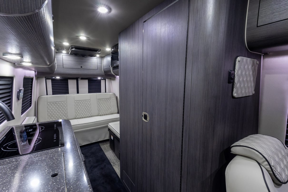 2025 OGV LUXURY COACH gallery image-19