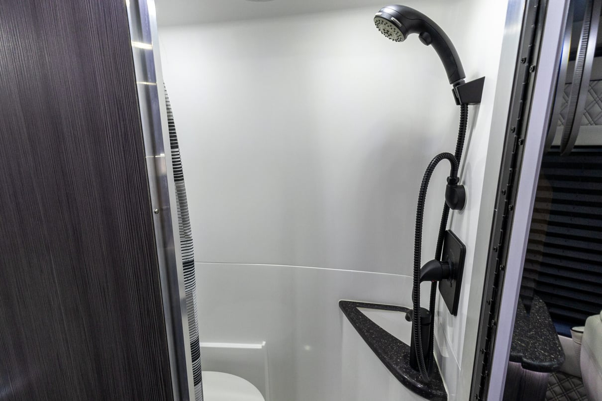 2025 OGV LUXURY COACH gallery image-26