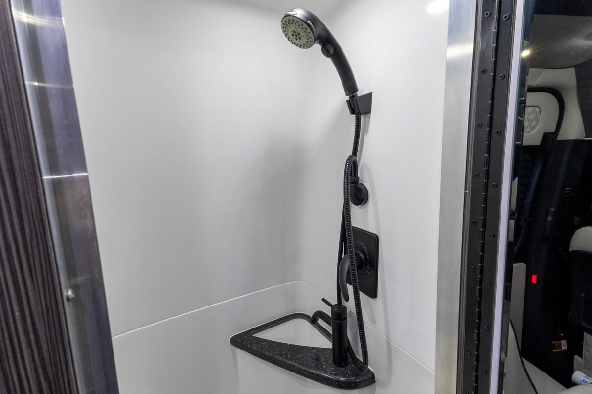 2025 OGV LUXURY COACH gallery image-27