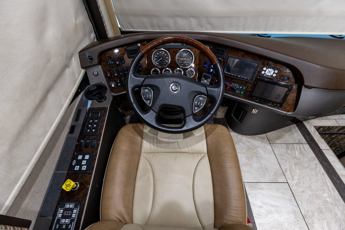 2016 FORETRAVEL REALM LV3 gallery image-13