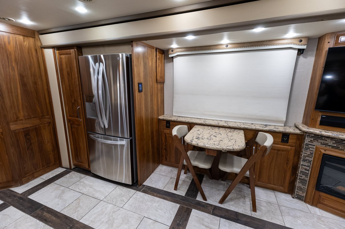 2016 FORETRAVEL REALM LV3 gallery image-16