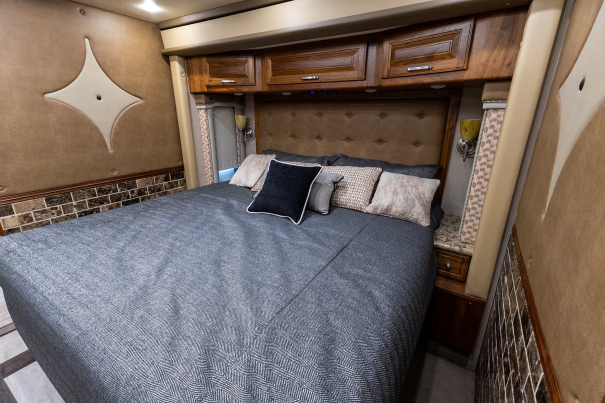 2016 FORETRAVEL REALM LV3 gallery image-24