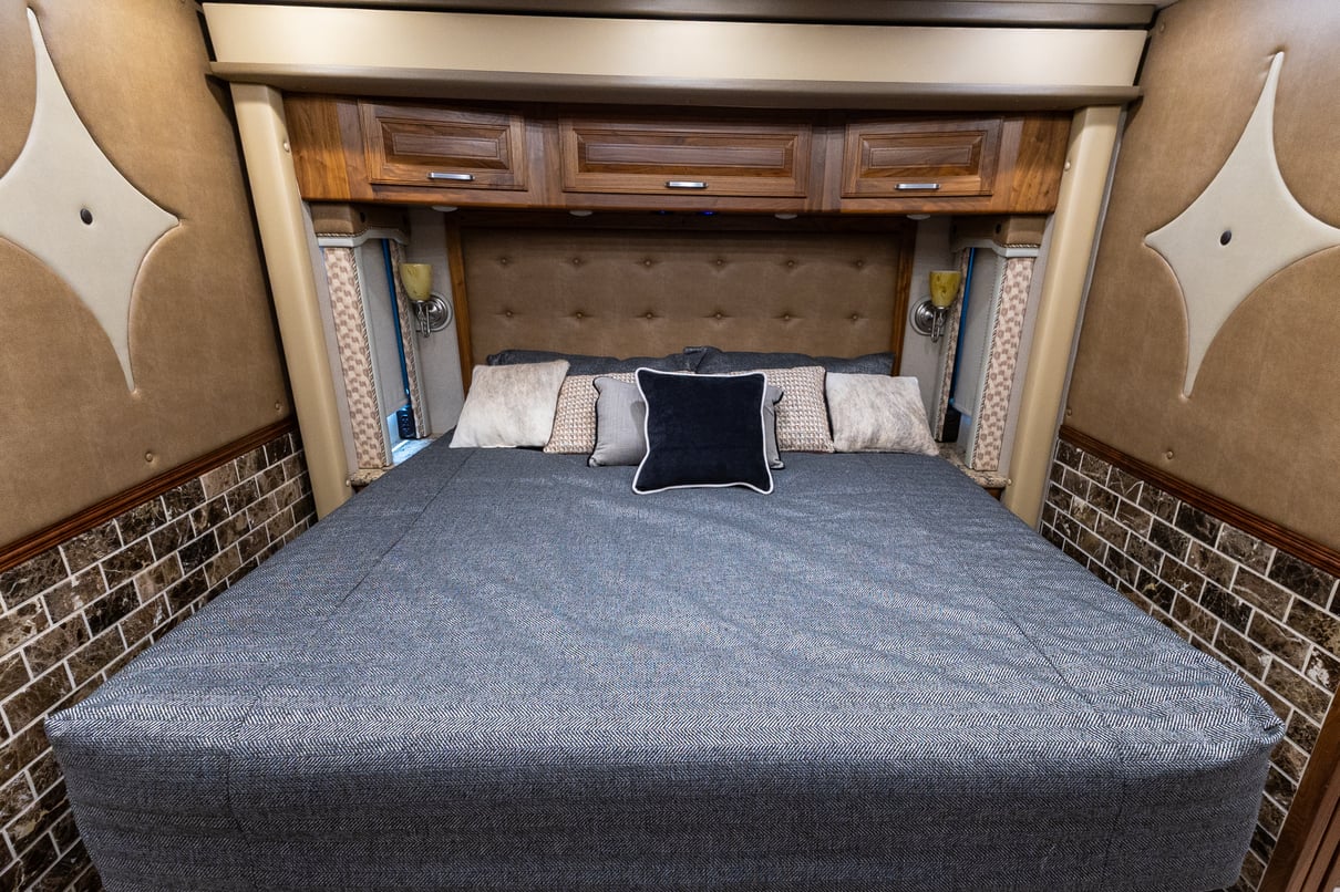 2016 FORETRAVEL REALM LV3 gallery image-25