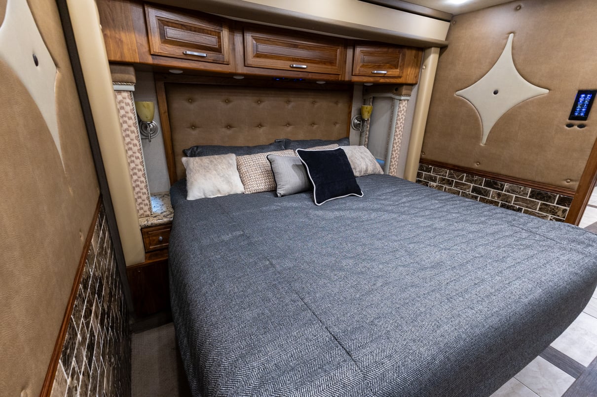 2016 FORETRAVEL REALM LV3 gallery image-26