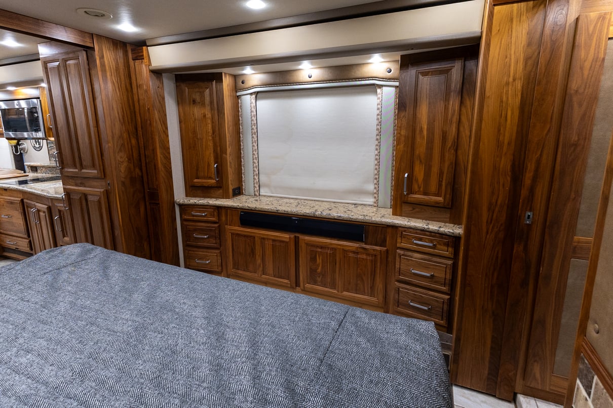 2016 FORETRAVEL REALM LV3 gallery image-27