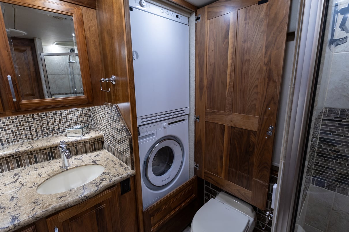 2016 FORETRAVEL REALM LV3 gallery image-34