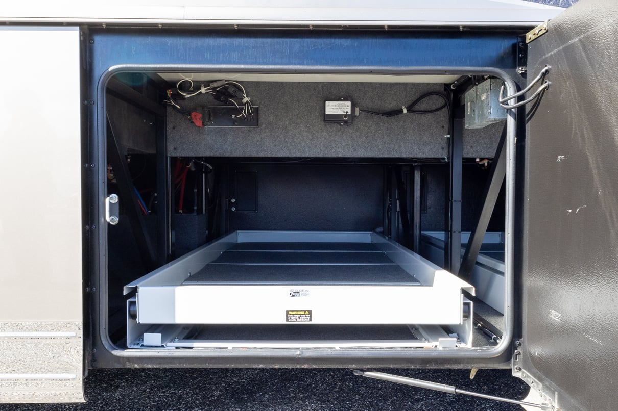 2016 FORETRAVEL REALM LV3 gallery image-39