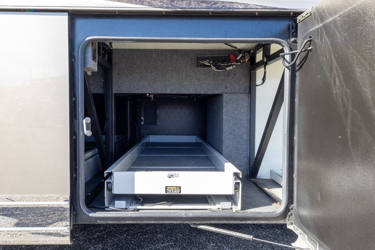 2016 FORETRAVEL REALM LV3 gallery image-40