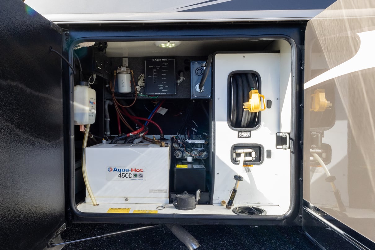 2016 FORETRAVEL REALM LV3 gallery image-47