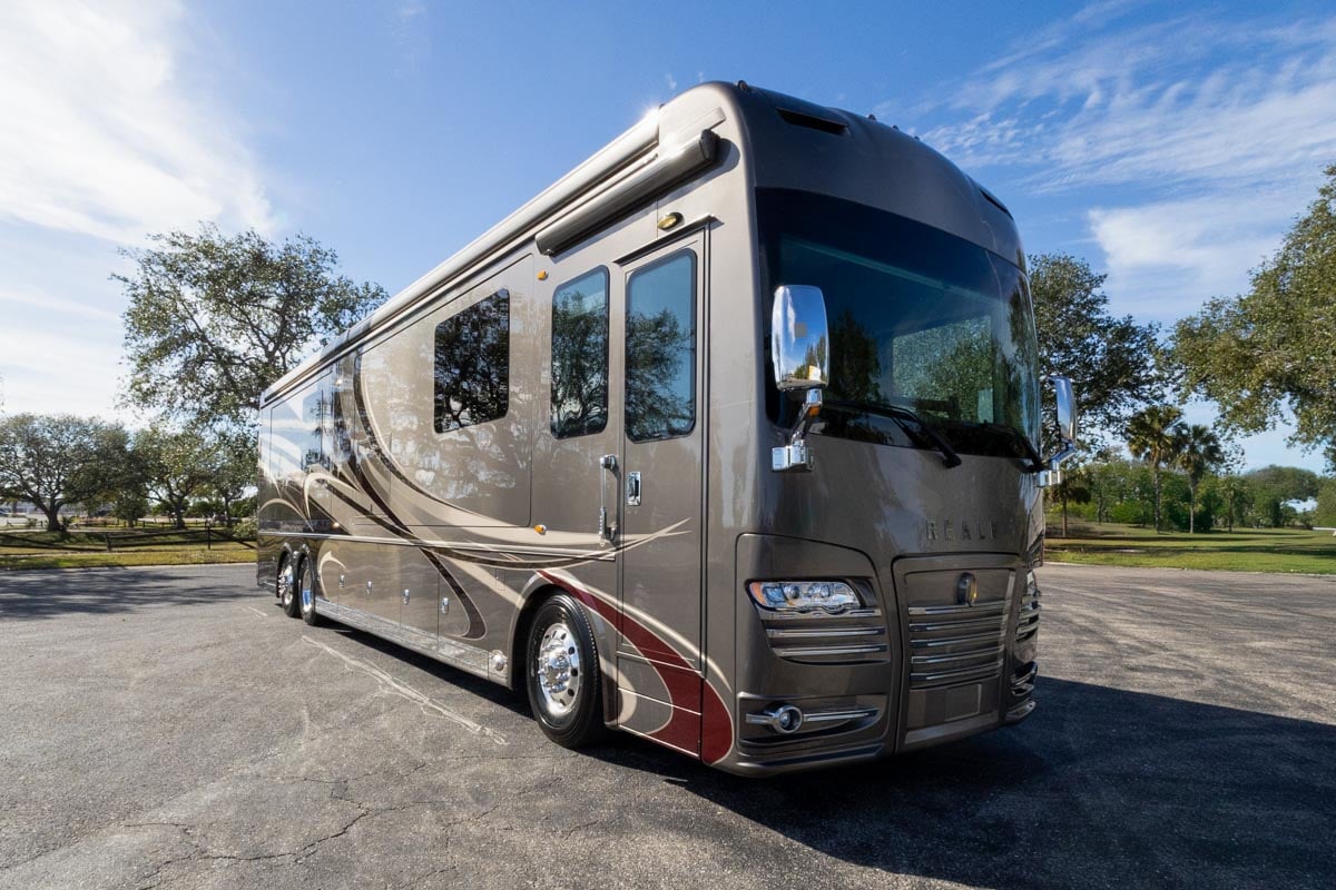 2016 FORETRAVEL REALM LV3 gallery image-1