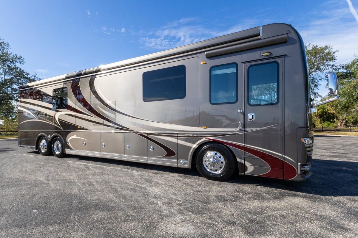 2016 FORETRAVEL REALM LV3 gallery image-2