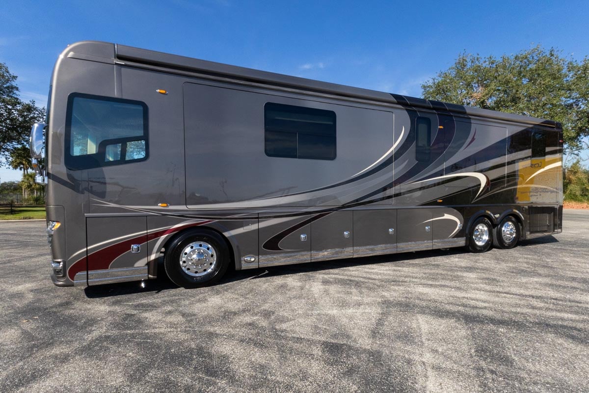 2016 FORETRAVEL REALM LV3 gallery image-10