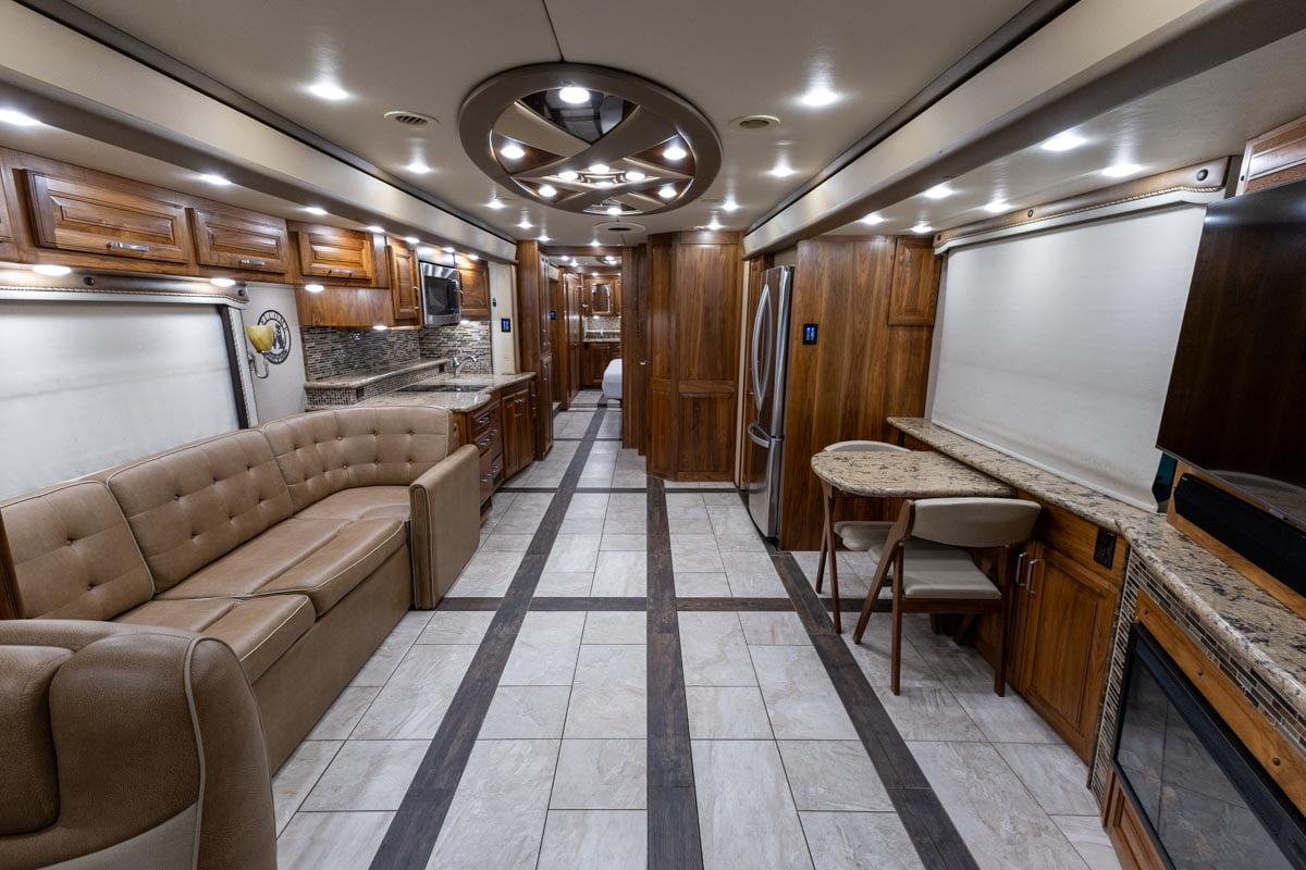 2016 FORETRAVEL REALM LV3 gallery image-14