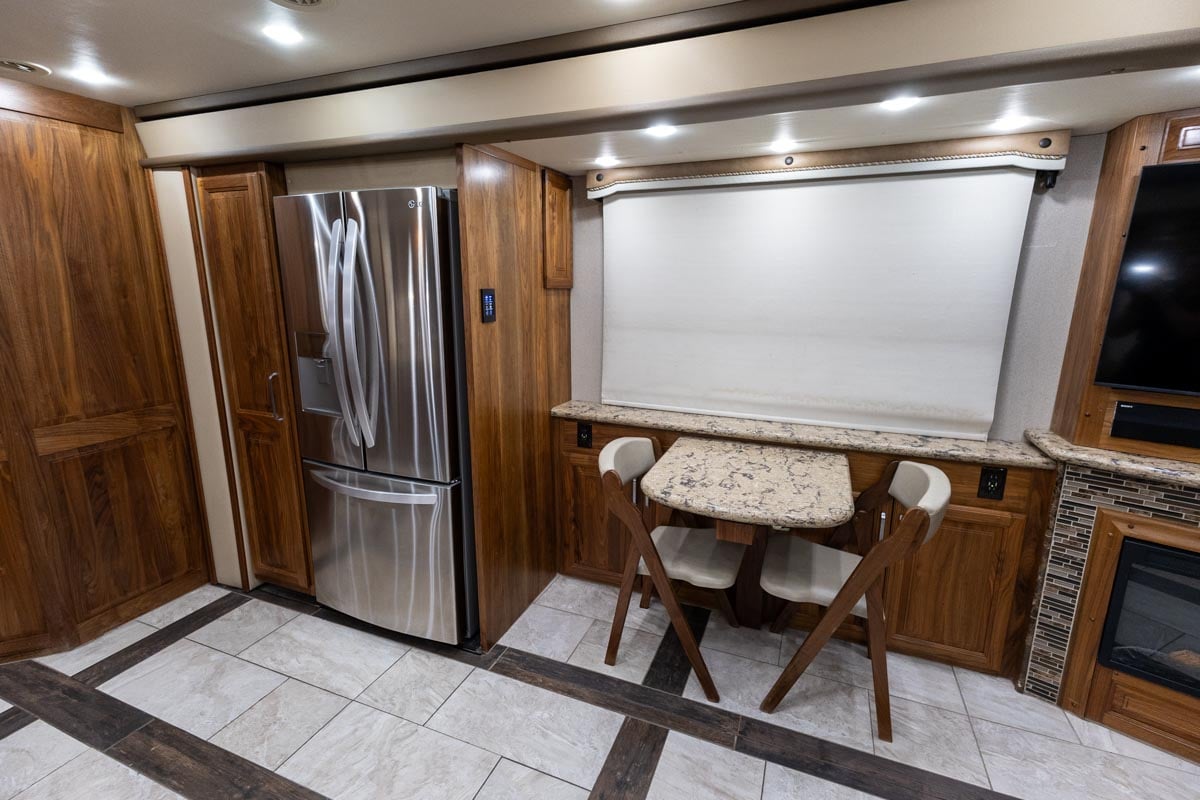 2016 FORETRAVEL REALM LV3 gallery image-16