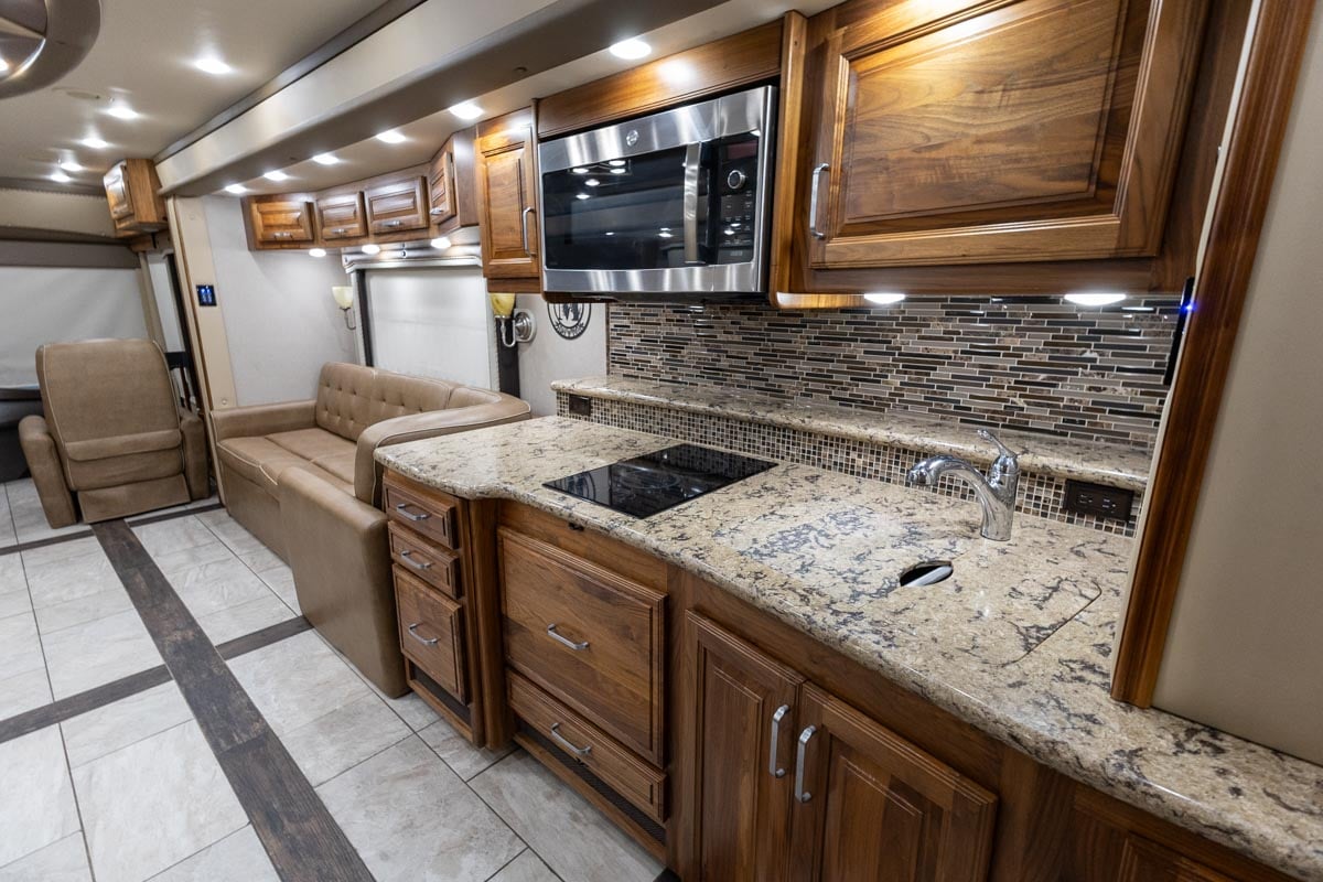 2016 FORETRAVEL REALM LV3 gallery image-20