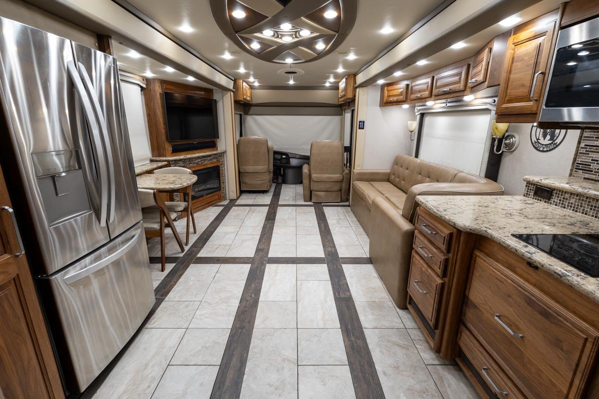 2016 FORETRAVEL REALM LV3 gallery image-21