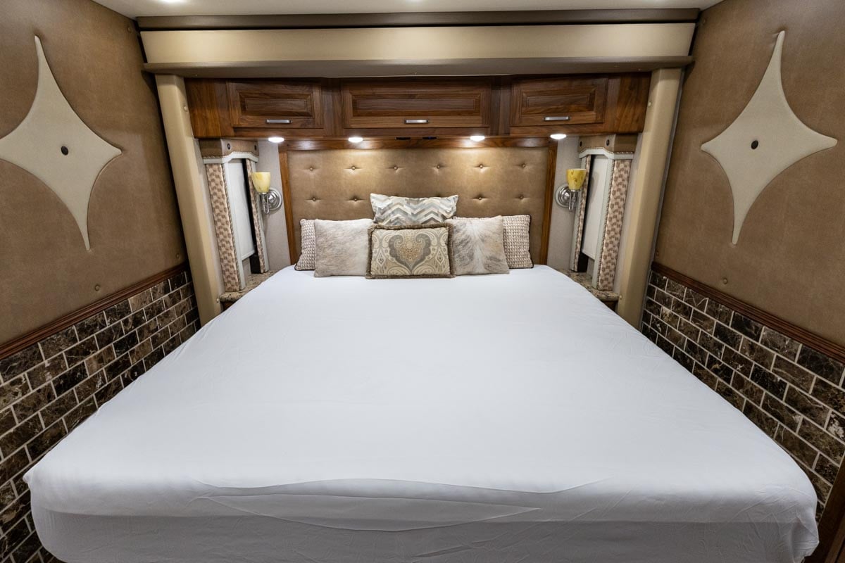 2016 FORETRAVEL REALM LV3 gallery image-25