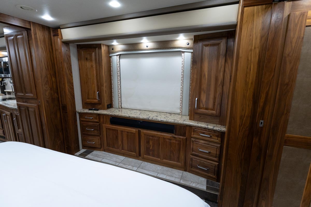 2016 FORETRAVEL REALM LV3 gallery image-27