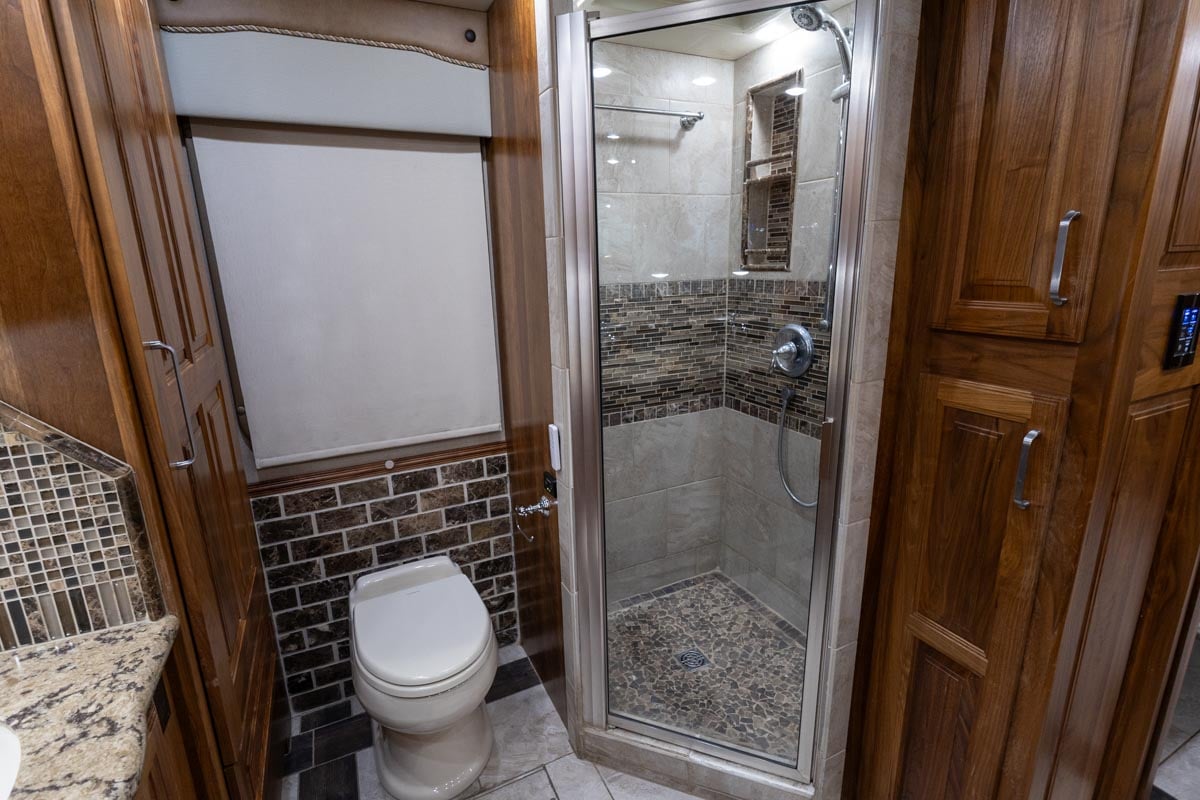 2016 FORETRAVEL REALM LV3 gallery image-30