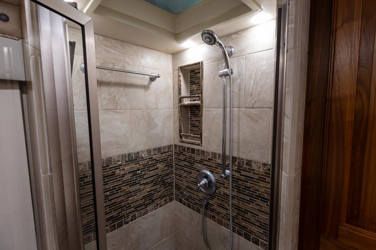 2016 FORETRAVEL REALM LV3 gallery image-31