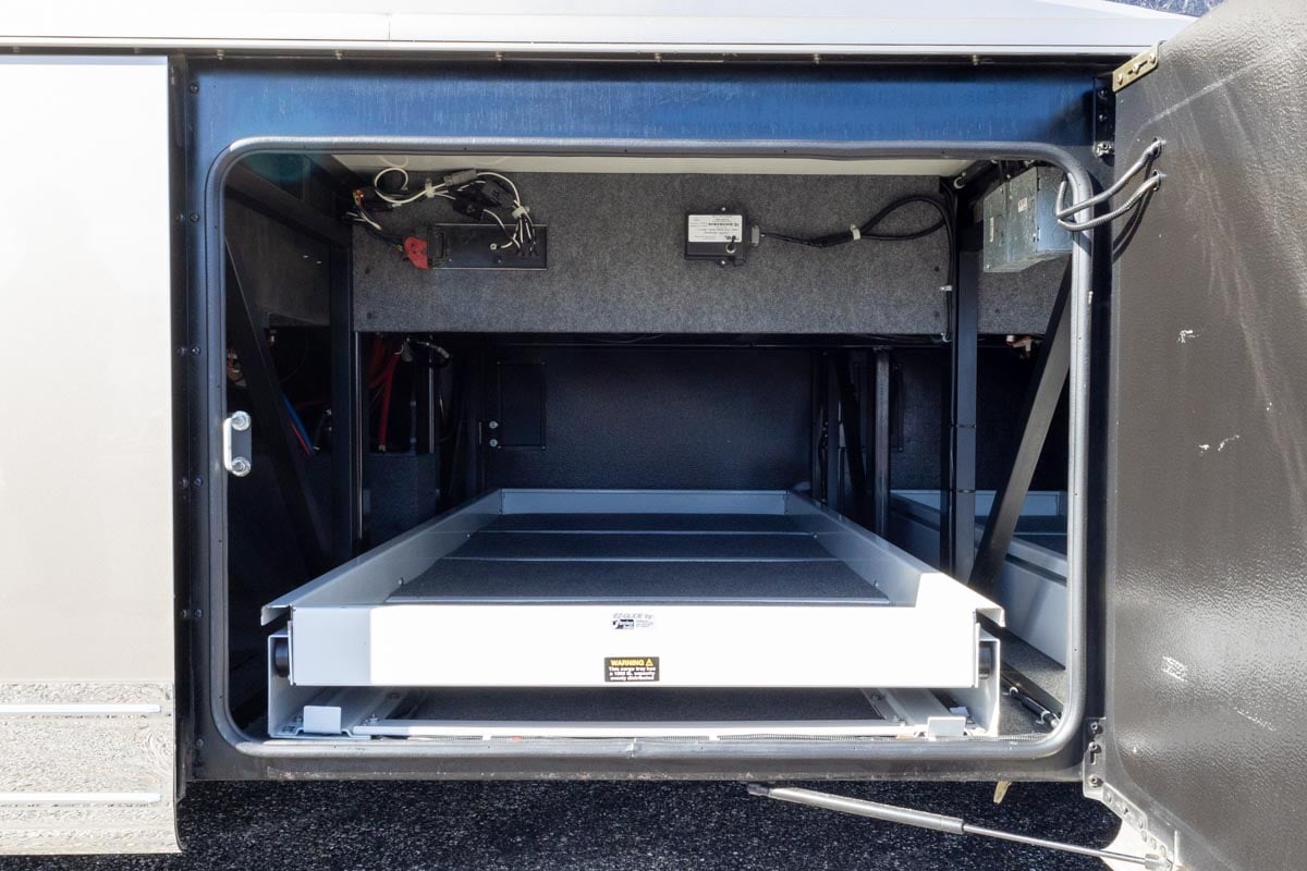 2016 FORETRAVEL REALM LV3 gallery image-39