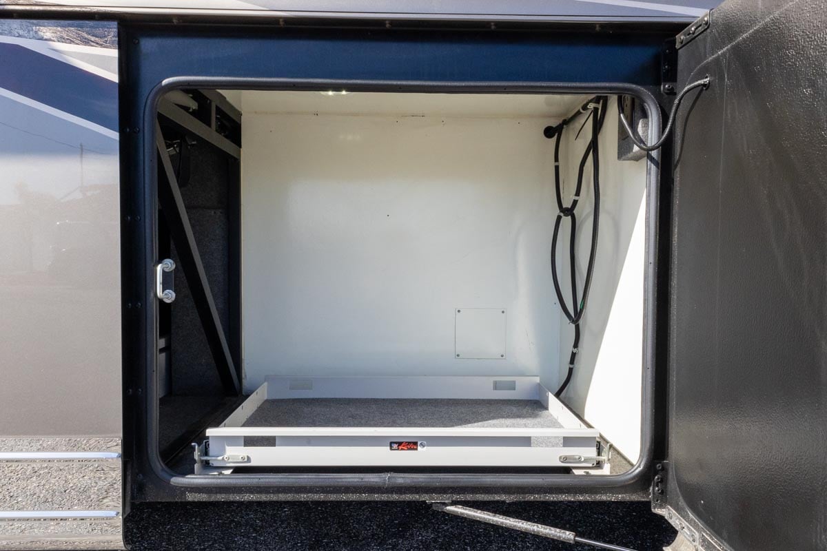 2016 FORETRAVEL REALM LV3 gallery image-41