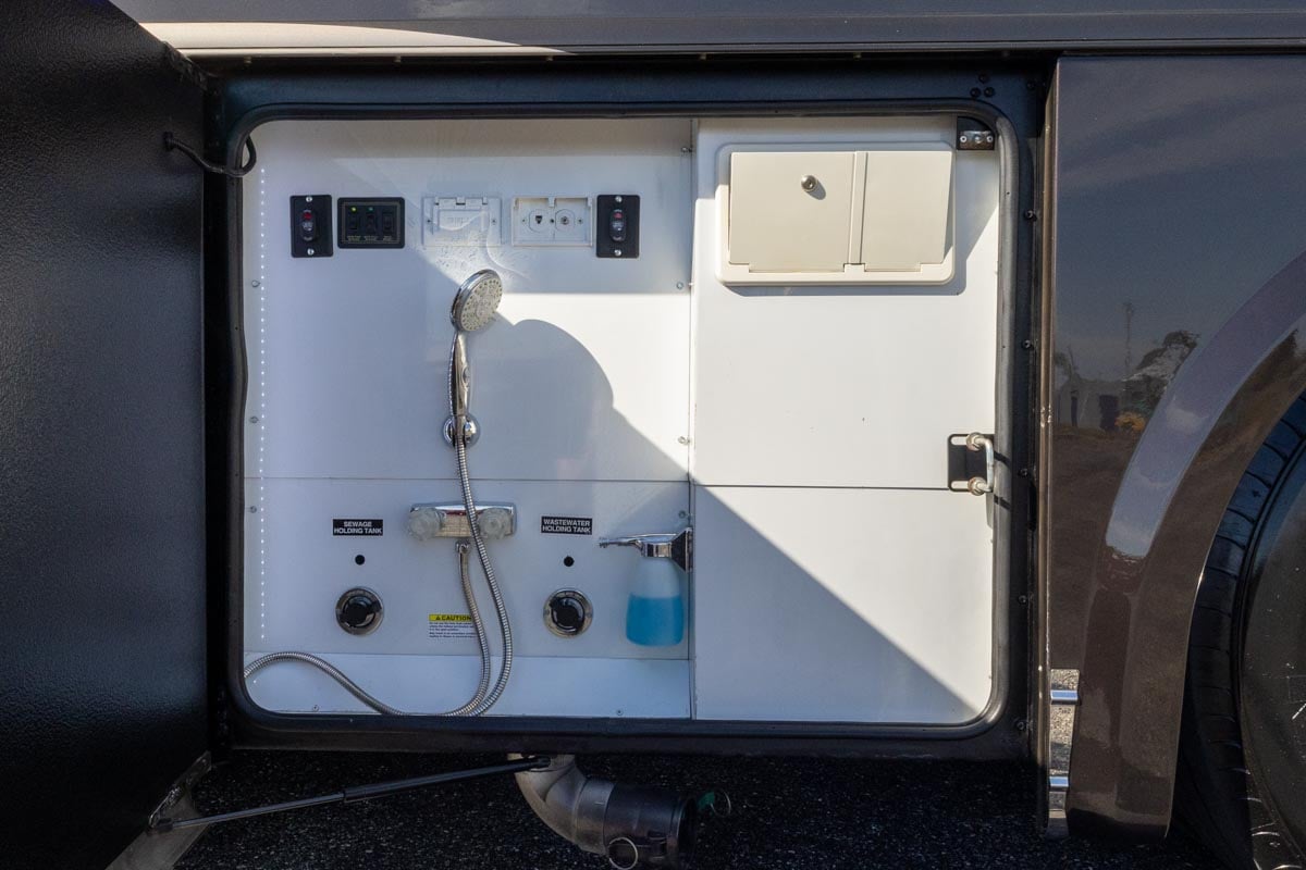 2016 FORETRAVEL REALM LV3 gallery image-48