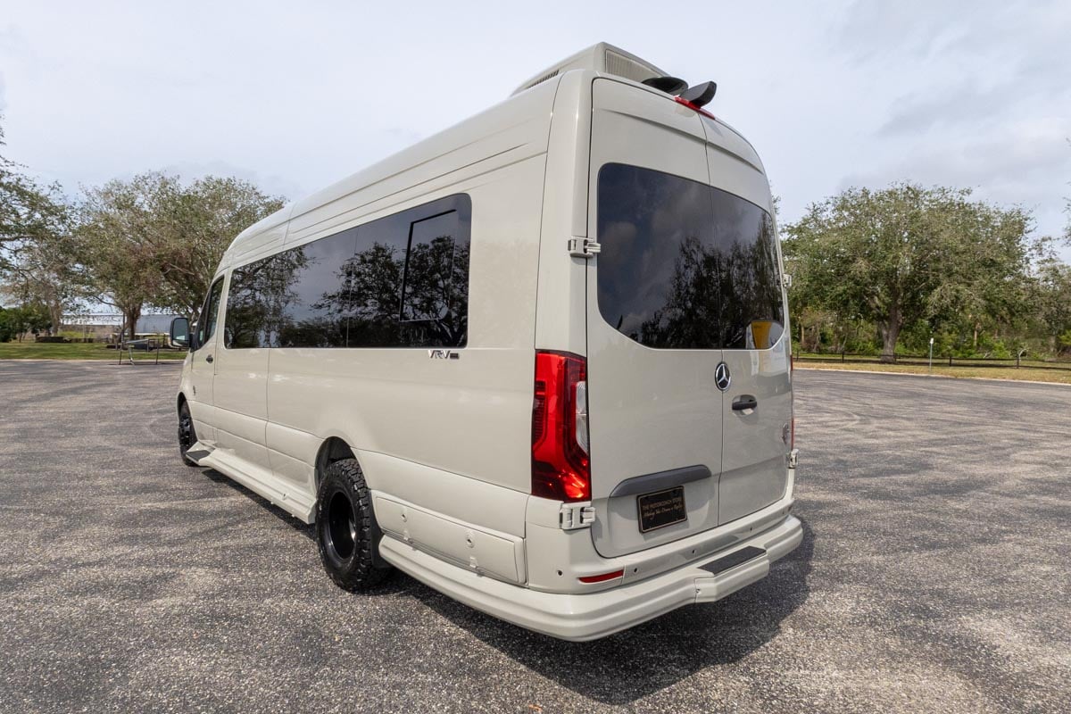 2025 OGV LUXURY COACH gallery image-8