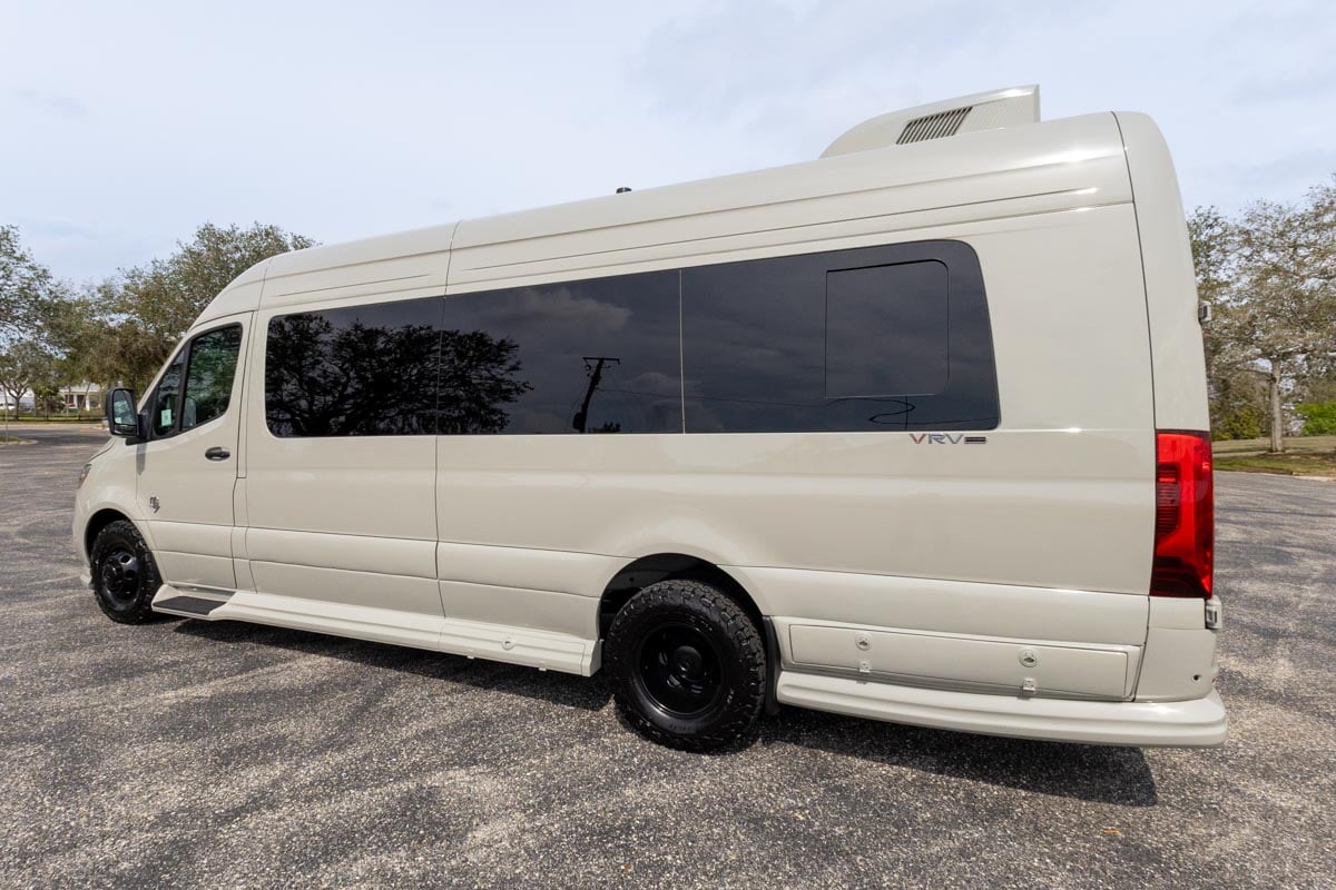 2025 OGV LUXURY COACH gallery image-9