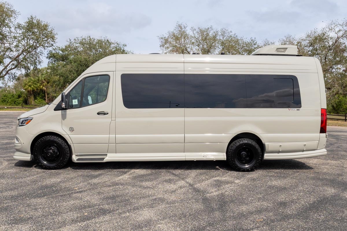 2025 OGV LUXURY COACH gallery image-10