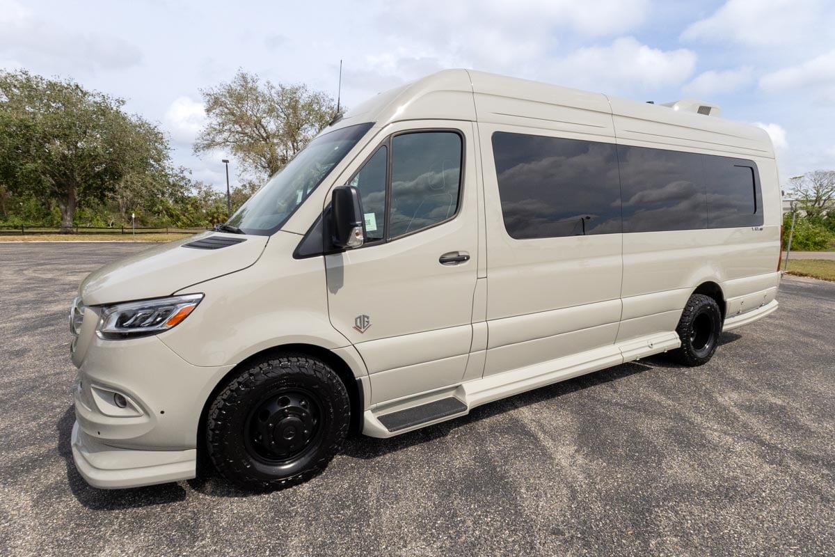 2025 OGV LUXURY COACH gallery image-11