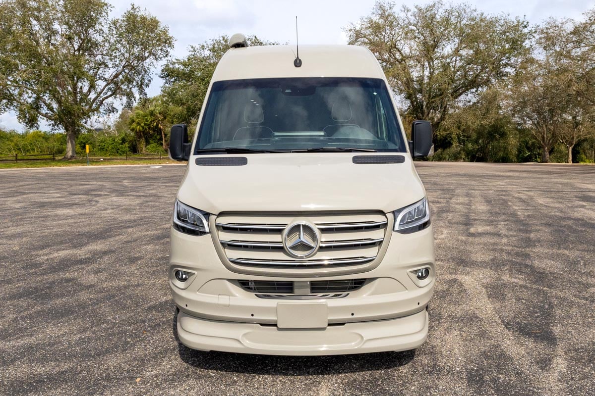 2025 OGV LUXURY COACH gallery image-13