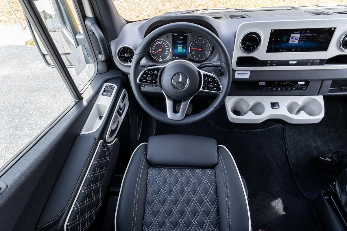 2025 OGV LUXURY COACH gallery image-15