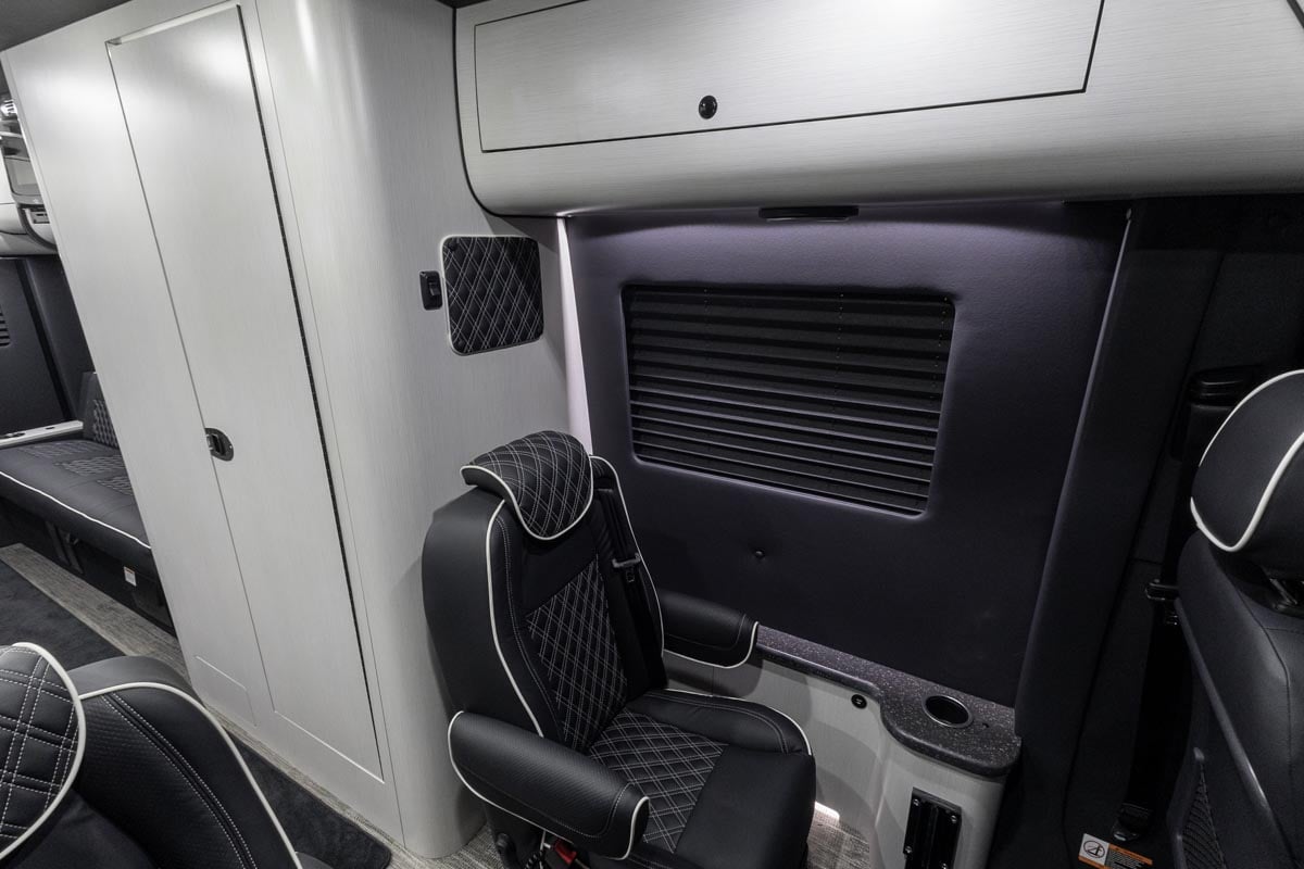 2025 OGV LUXURY COACH gallery image-18