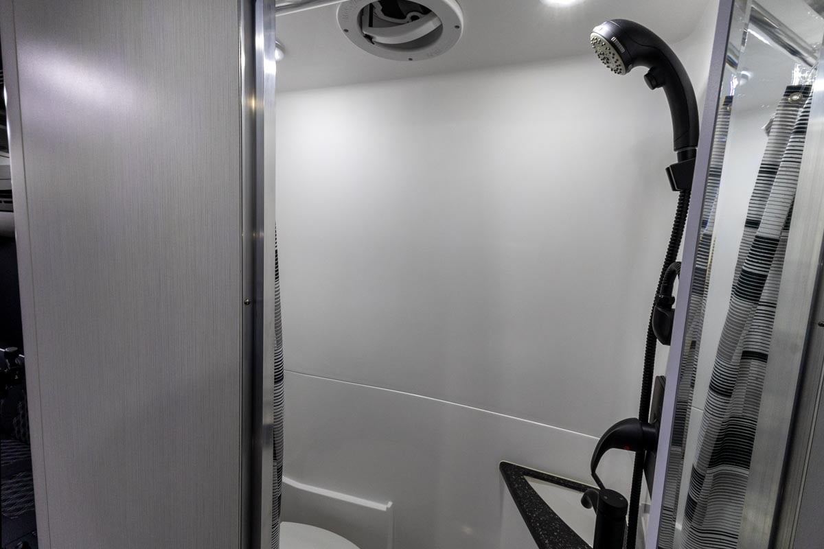 2025 OGV LUXURY COACH gallery image-27