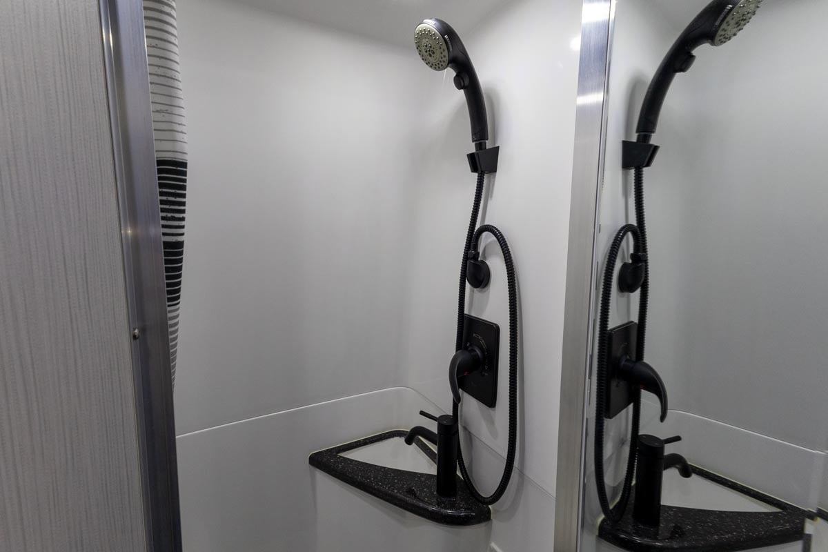 2025 OGV LUXURY COACH gallery image-28