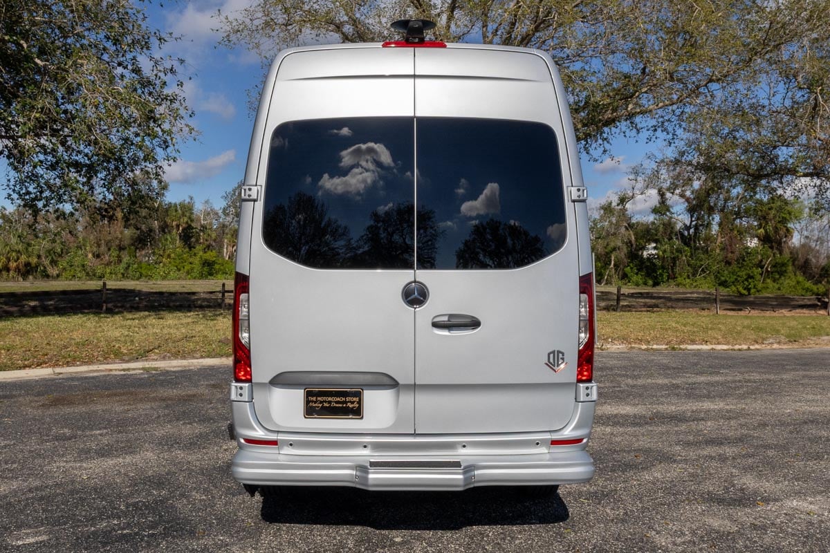 OGV 2025 Luxury Coach V-Cruise 8OBA AWD gallery image-7