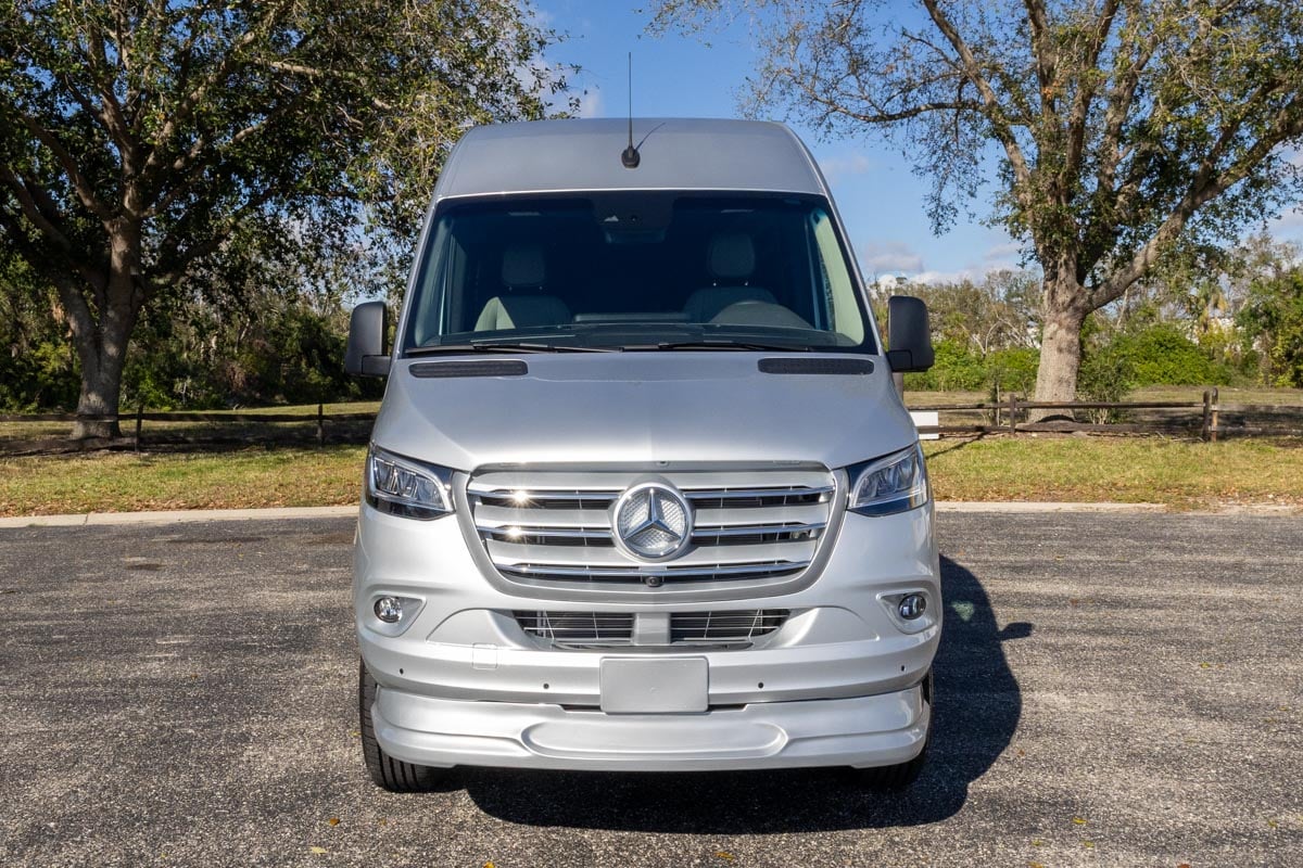 OGV 2025 Luxury Coach V-Cruise 8OBA AWD gallery image-13