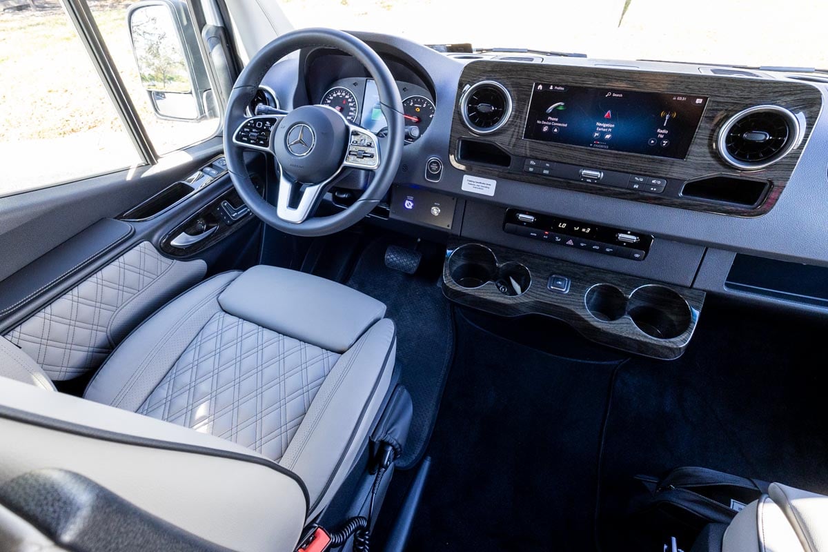 OGV 2025 Luxury Coach V-Cruise 8OBA AWD gallery image-14