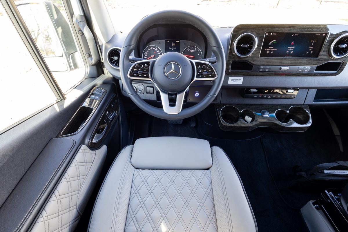 OGV 2025 Luxury Coach V-Cruise 8OBA AWD gallery image-15