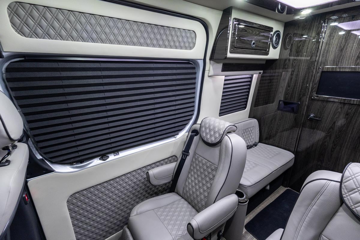 OGV 2025 Luxury Coach V-Cruise 8OBA AWD gallery image-19