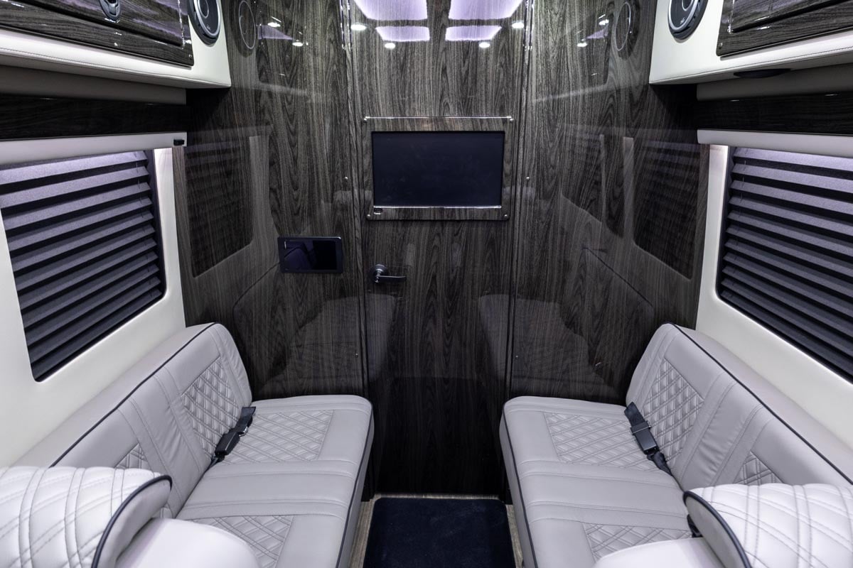OGV 2025 Luxury Coach V-Cruise 8OBA AWD gallery image-20