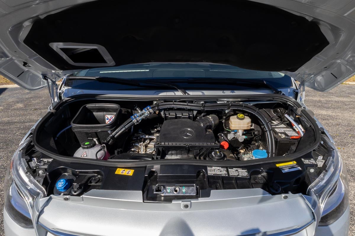 OGV 2025 Luxury Coach V-Cruise 8OBA AWD gallery image-28