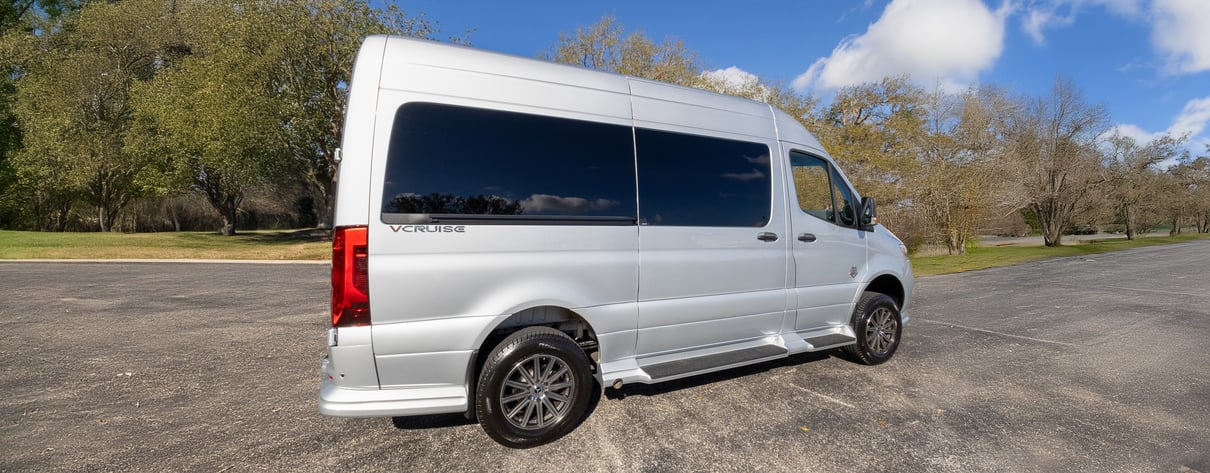 OGV 2025 Luxury Coach V-Cruise 8OBA AWD gallery image-29