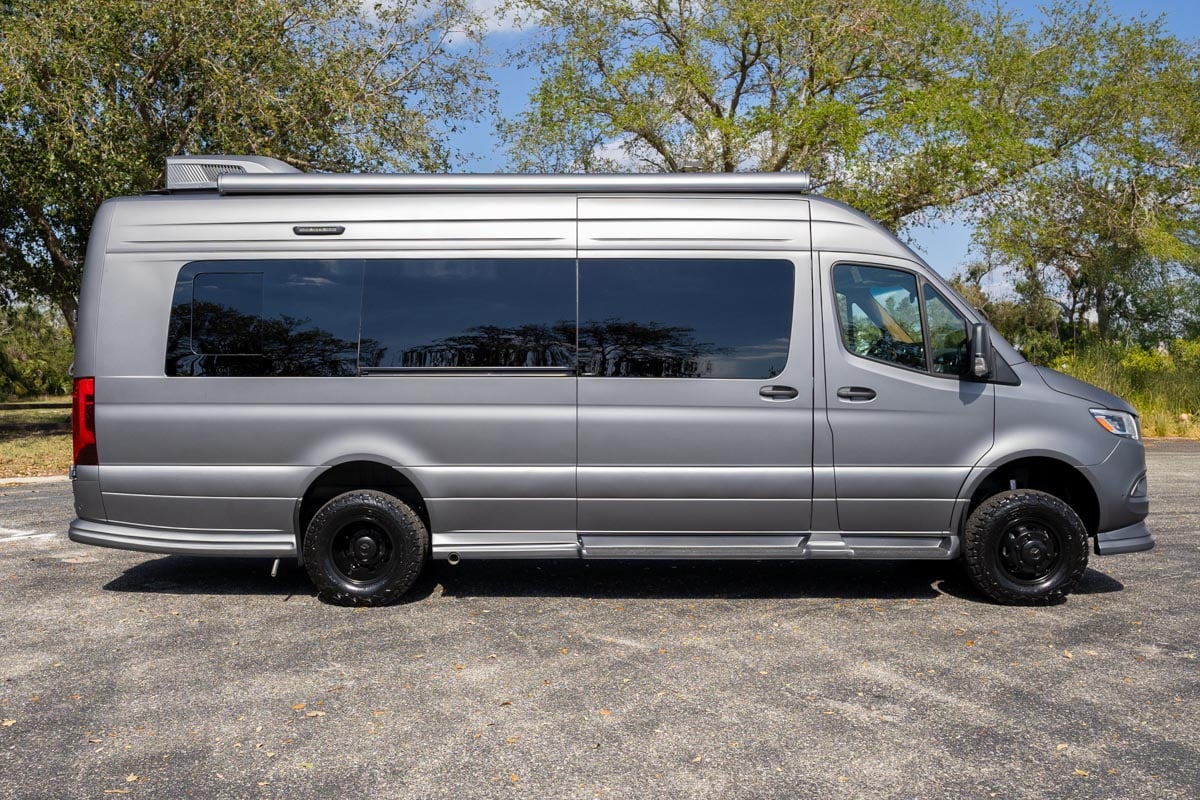 New 2025 OGV Luxury Coach V-RV 5RLA AWD gallery image-4