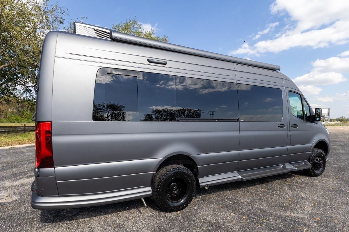 New 2025 OGV Luxury Coach V-RV 5RLA AWD gallery image-5