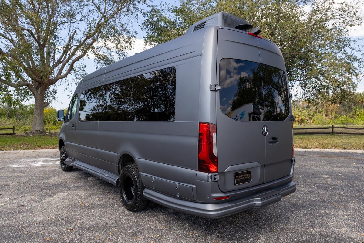 New 2025 OGV Luxury Coach V-RV 5RLA AWD gallery image-8