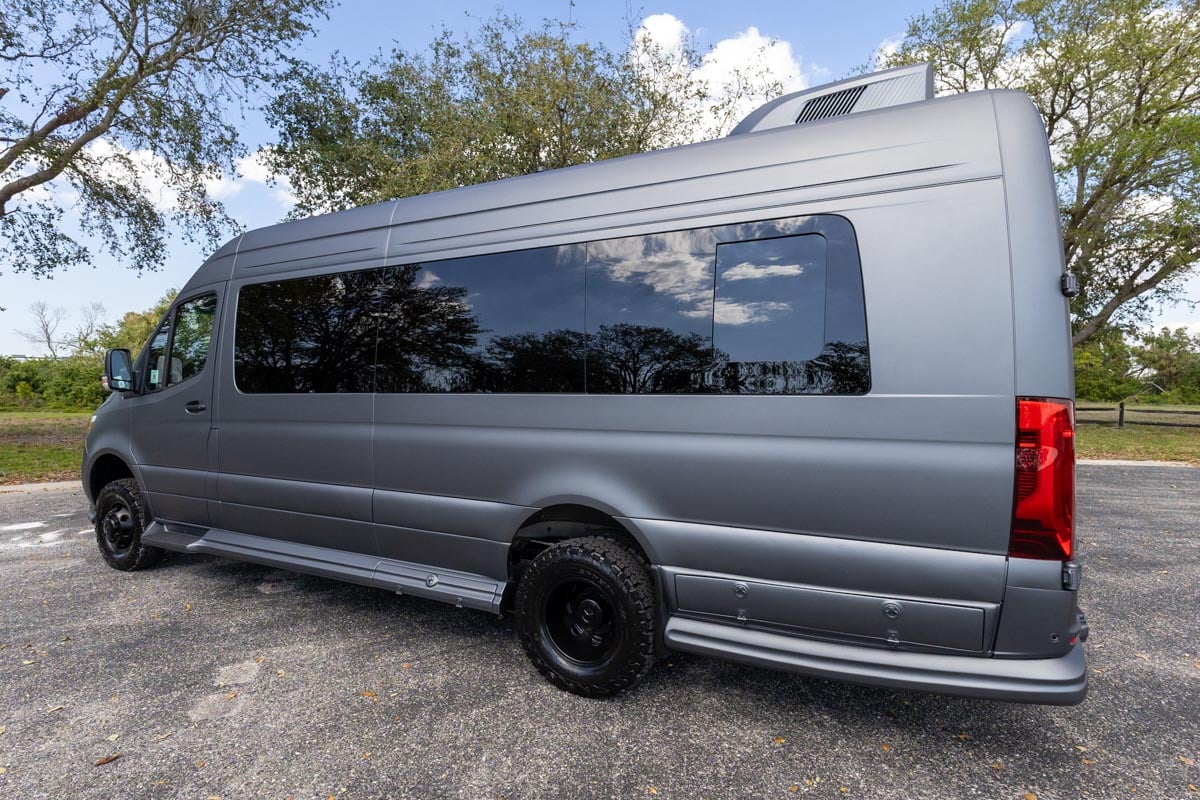 New 2025 OGV Luxury Coach V-RV 5RLA AWD gallery image-9