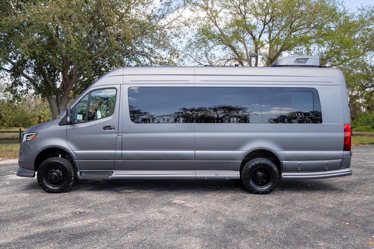 New 2025 OGV Luxury Coach V-RV 5RLA AWD gallery image-10